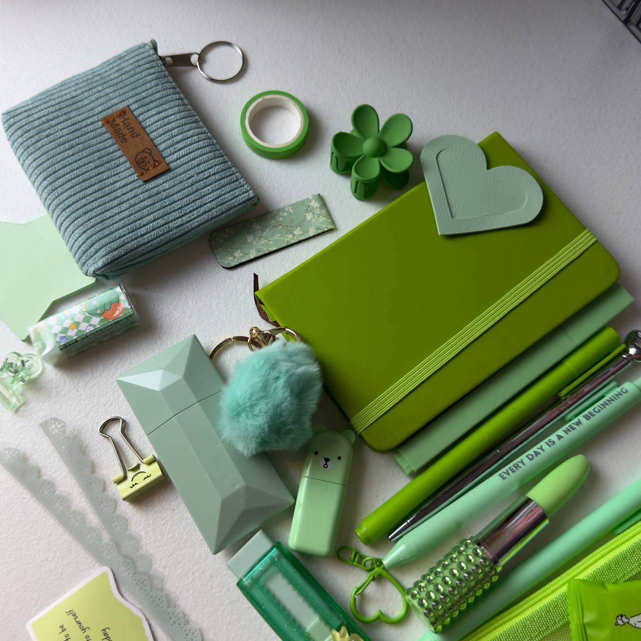 Green Aesthetic Stationery Box 💚